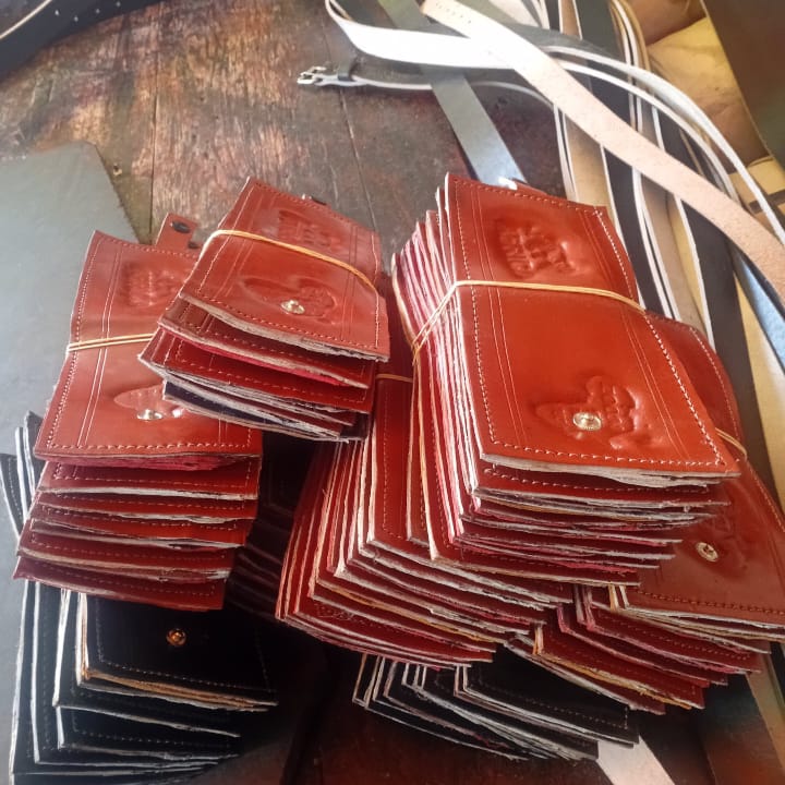 Classic Leather Wallets – Black & Brown Collection - Gallery 1